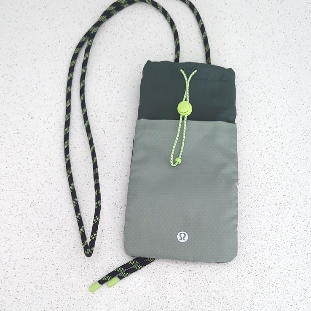 Lululemon Play Forward Crossbody Pouch.